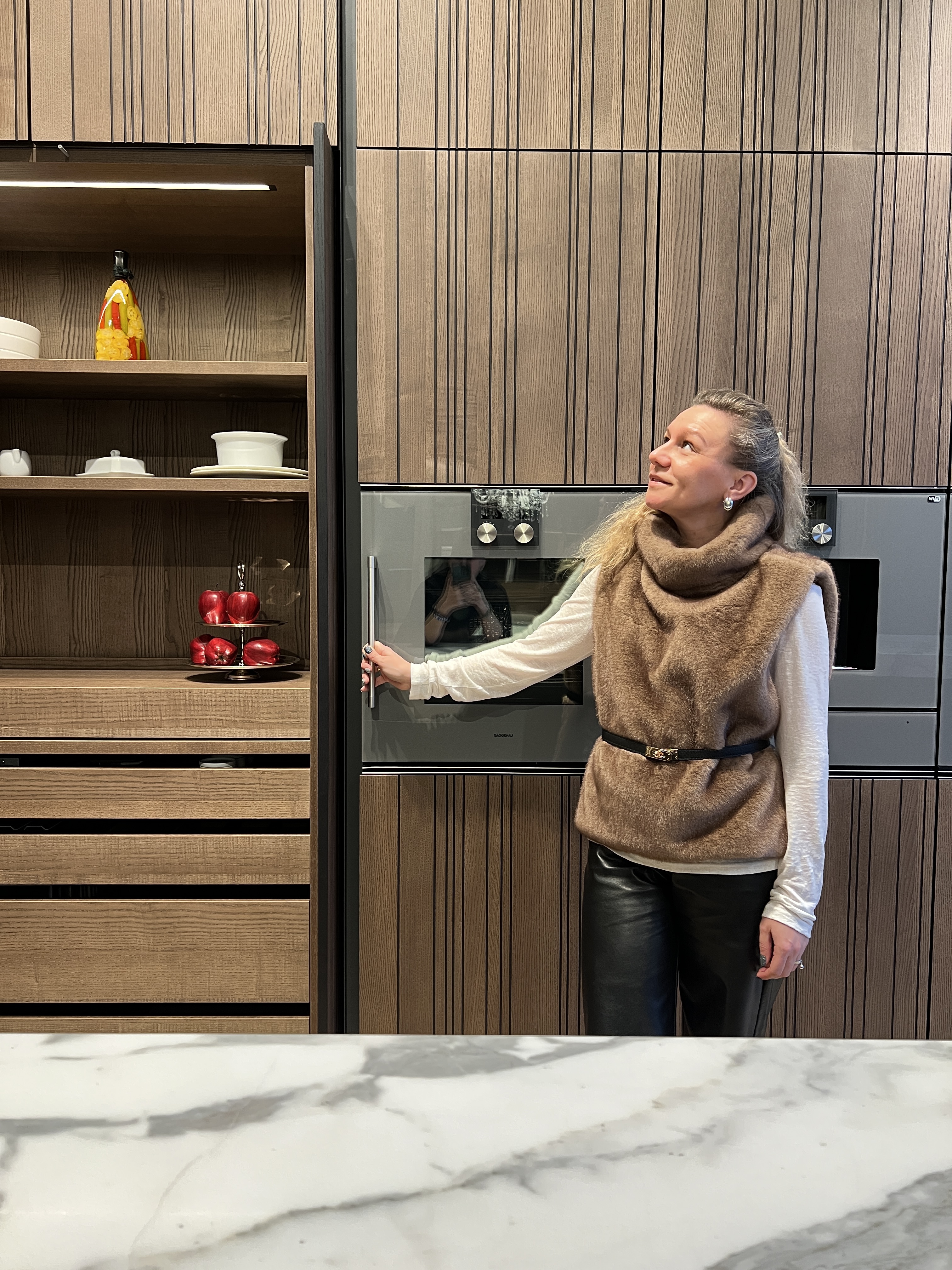 Архитектор Елена Пегасова в салоне "Кухонные Интерьеры"