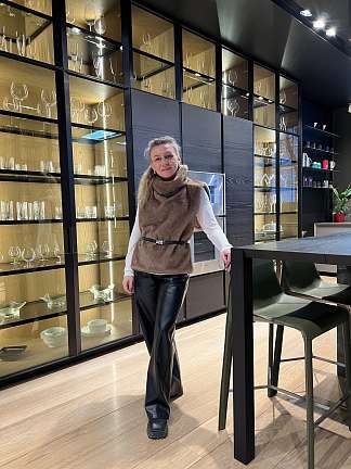 Архитектор Елена Пегасова в салоне "Кухонные Интерьеры"