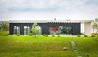 Архитектура + Кухня LEICHT MODERN LIVING SPACE IN LATVIA'S LANDSCAPE